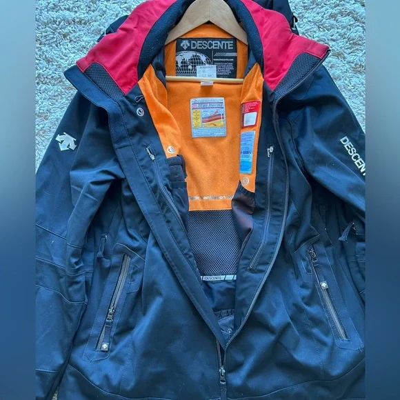 Descente MENS large in excellent condition. Very warm Descente makes great coats